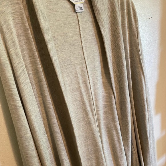 Elegant and Soft Cardigan. XL - Picture 2 of 3